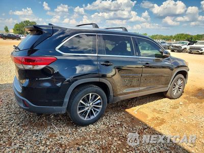 Trzecie zdjęcie samochodu z tyłu: 2019 TOYOTA HIGHLANDER XLE VIN:5TDKZRFH9KS318327 - miniatura
