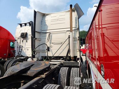 Trzecie zdjęcie samochodu z tyłu: 2020 VOLVO VNL SEMI TRUCK VIN:4V4NC9EH5LN244626 - miniatura