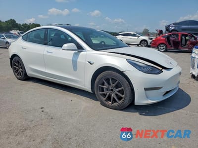Czwarte zdjęcie samochodu z boku: 2019 TESLA MODEL 3 VIN:5YJ3E1EA0KF416009 - miniatura