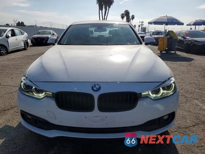 Piąte zdjęcie samochodu w środku: 2017 BMW 320 I VIN:WBA8E1G3XHNU17387 - miniatura