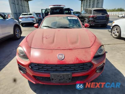Piąte zdjęcie samochodu w środku: 2017 FIAT 124 SPIDER CLASSICA VIN:JC1NFAEK9H0127889 - miniatura