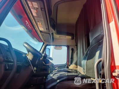 Zdjęcie 7 z 13 samochodu: 2015 VOLVO VN VNL VIN:4V4NC9EH8FN185401 - miniatura