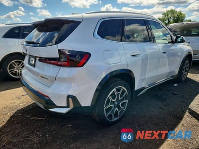 Trzecie zdjęcie samochodu z tyłu: 2025 BMW X1 XDRIVE28I VIN:WBX73EF05S5388927 - miniatura