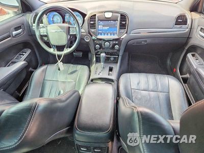 Zdjęcie 8 z 12 samochodu: 2013 CHRYSLER 300 S VIN:2C3CCABT9DH565001 - miniatura
