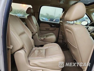 Zdjęcie 11 z 13 samochodu: 2010 CHEVROLET SUBURBAN K1500 LTZ VIN:1GNUKKE31AR273981 - miniatura