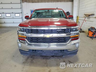 Piąte zdjęcie samochodu w środku: 2018 CHEVROLET SILVERADO K1500 LT VIN:3GCUKREC3JG544539 - miniatura