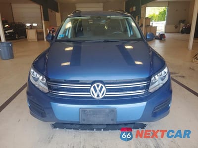Piąte zdjęcie samochodu w środku: 2017 VOLKSWAGEN TIGUAN S VIN:WVGBV7AX6HK025267 - miniatura