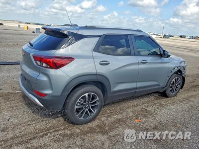 Trzecie zdjęcie samochodu z tyłu: 2024 CHEVROLET TRAILBLAZER LT VIN:KL79MPSL6RB142122 - miniatura