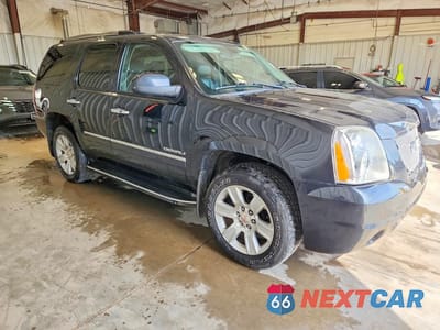 Czwarte zdjęcie samochodu z boku: 2011 GMC YUKON DENALI VIN:1GKS2EEFXBR247087 - miniatura