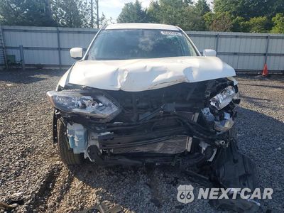 Piąte zdjęcie samochodu w środku: 2018 NISSAN ROGUE S VIN:JN8AT2MV5JW314677 - miniatura