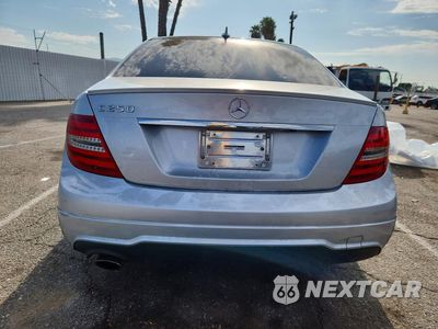 Zdjęcie 6 z 13 samochodu: 2012 MERCEDES-BENZ C 250 VIN:WDDGF4HBXCA615864 - miniatura