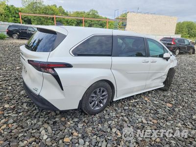 Trzecie zdjęcie samochodu z tyłu: 2024 TOYOTA SIENNA XLE 7-PASSENGER VIN:5TDYSKFC4RS135101 - miniatura