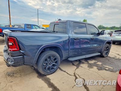 Trzecie zdjęcie samochodu z tyłu: 2025 RAM 1500 LARAMIE VIN:1C6SRFJP7SN764907 - miniatura