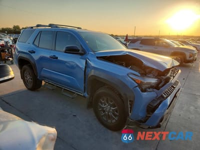 Czwarte zdjęcie samochodu z boku: 2025 TOYOTA 4RUNNER SR5 VIN:JTEVA5AR9S5001971 - miniatura