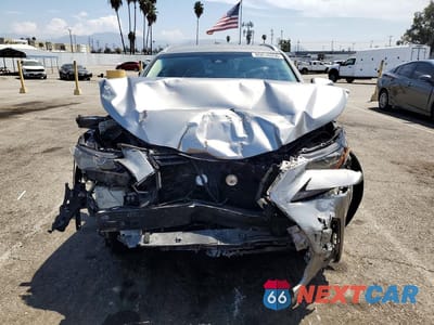 Piąte zdjęcie samochodu w środku: 2019 LEXUS NX 300 BASE VIN:JTJYARBZ8K2138616 - miniatura