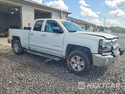 Czwarte zdjęcie samochodu z boku: 2016 CHEVROLET SILVERADO K1500 LT VIN:1GCVKREHXGZ360434 - miniatura
