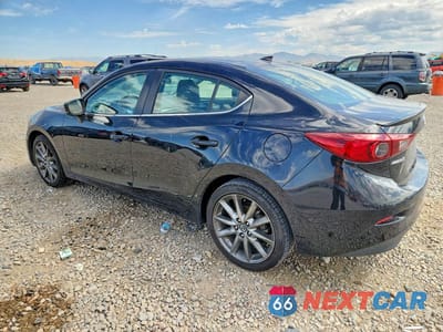 Drugie zdjęcie samochodu z przodu: 2018 MAZDA 3 TOURING VIN:3MZBN1V35JM273272 - miniatura