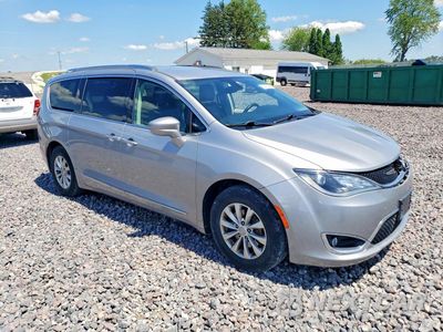 Czwarte zdjęcie samochodu z boku: 2018 CHRYSLER PACIFICA TOURING L VIN:2C4RC1BG9JR211106 - miniatura