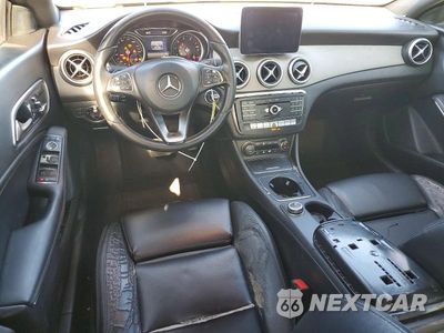 Zdjęcie 8 z 13 samochodu: 2018 MERCEDES-BENZ CLA 250 VIN:WDDSJ4EB2JN571670 - miniatura