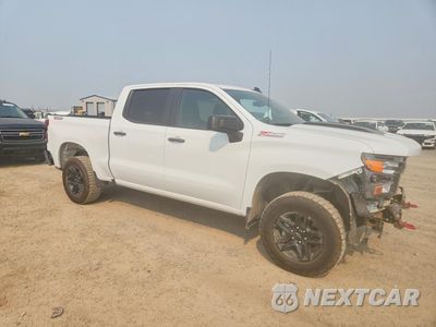 Czwarte zdjęcie samochodu z boku: 2025 CHEVROLET SILVERADO K1500 TRAIL BOSS CUSTOM VIN:3GCUKCED5SG281526 - miniatura