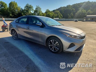 Czwarte zdjęcie samochodu z boku: 2024 KIA FORTE LXS VIN:3KPF24AD1RE734678 - miniatura