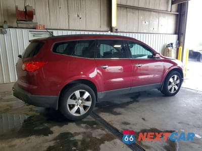 Trzecie zdjęcie samochodu z tyłu: 2011 CHEVROLET TRAVERSE LT VIN:1GNKRGED9BJ361217 - miniatura