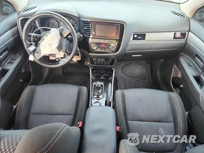 Zdjęcie 8 z 13 samochodu: 2018 MITSUBISHI OUTLANDER SE VIN:JA4AD3A33JJ002298 - miniatura