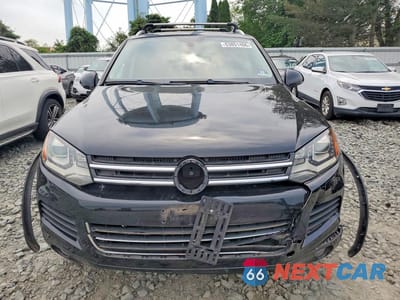 Piąte zdjęcie samochodu w środku: 2011 VOLKSWAGEN TOUAREG V6 VIN:WVGFF9BP8BD001072 - miniatura