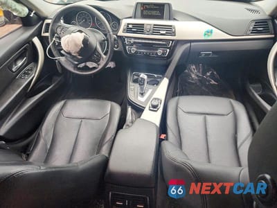 Zdjęcie 8 z 12 samochodu: 2016 BMW 320 XI VIN:WBA8A3C53GK552113 - miniatura