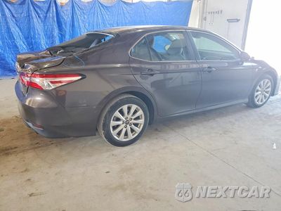 Trzecie zdjęcie samochodu z tyłu: 2018 TOYOTA CAMRY LE VIN:4T1B11HK6JU656193 - miniatura