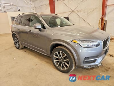 Czwarte zdjęcie samochodu z boku: 2019 VOLVO XC90 T6 MOMENTUM VIN:YV4A22PK4K1516096 - miniatura