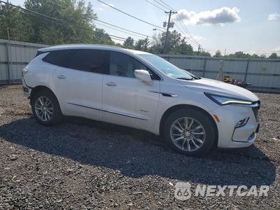 Czwarte zdjęcie samochodu z boku: 2022 BUICK ENCLAVE AVENIR VIN:5GAEVCKW9NJ104628 - miniatura