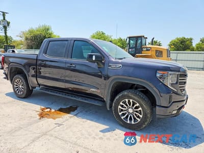 Czwarte zdjęcie samochodu z boku: 2022 GMC SIERRA K1500 AT4 VIN:3GTPUEEL8NG578837 - miniatura