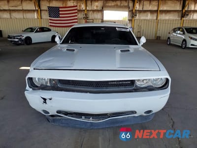 Piąte zdjęcie samochodu w środku: 2012 DODGE CHALLENGER SXT VIN:2C3CDYAG0CH135446 - miniatura