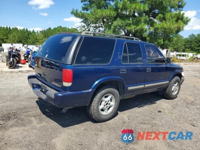 Trzecie zdjęcie samochodu z tyłu: 2000 CHEVROLET BLAZER VIN:1GNDT13W1Y2398311 - miniatura