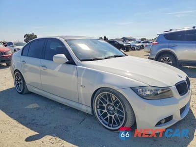 Czwarte zdjęcie samochodu z boku: 2011 BMW 335 D VIN:WBAPN7C59BA782101 - miniatura