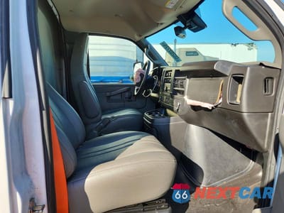 Zdjęcie 11 z 14 samochodu: 2025 GMC SAVANA BOX TRUCK VIN:7GZ07SF78SN007704 - miniatura