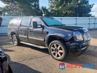 Czwarte zdjęcie samochodu z boku: 2013 GMC YUKON XL K1500 SLT VIN:1GKS2KE70DR341764 - miniatura