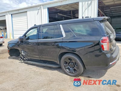 Drugie zdjęcie samochodu z przodu: 2021 CHEVROLET TAHOE C1500 VIN:1GNSCLED8MR372188 - miniatura