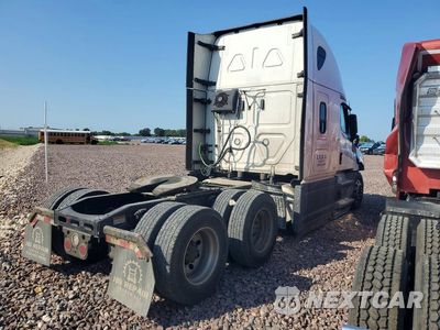 Trzecie zdjęcie samochodu z tyłu: 2022 FREIGHTLINER CASCADIA 126 SEMI TRUCK VIN:3AKJHHDR4NSNC6859 - miniatura