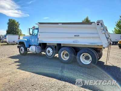 Drugie zdjęcie samochodu z przodu: 1990 MACK RD688S DUMP TRUCK VIN:1M2P270CXLM008837 - miniatura