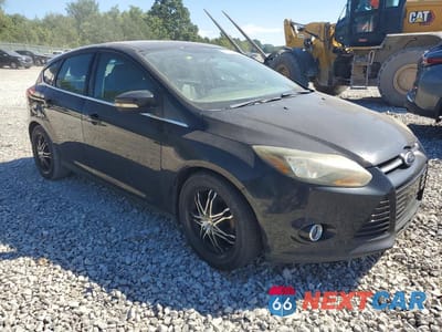 Czwarte zdjęcie samochodu z boku: 2013 FORD FOCUS TITANIUM VIN:1FADP3N23DL142166 - miniatura