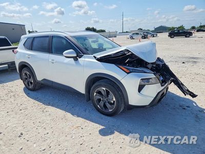 Czwarte zdjęcie samochodu z boku: 2025 NISSAN ROGUE SV VIN:5N1BT3BB5SC672035 - miniatura