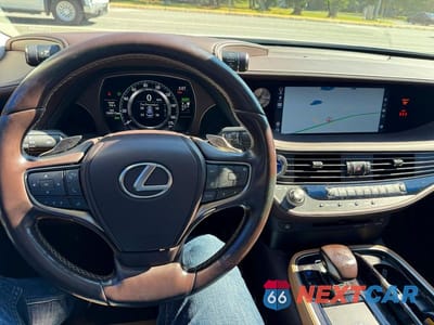 Zdjęcie 9 z 10 samochodu: 2018 LEXUS LS 500H VIN:JTHCY1FF7J5001057 - miniatura