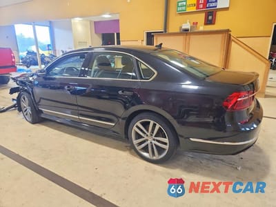 Drugie zdjęcie samochodu z przodu: 2017 VOLKSWAGEN PASSAT R-LINE VIN:1VWDT7A39HC044175 - miniatura