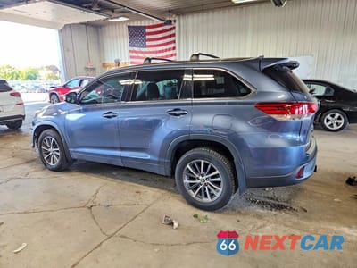 Drugie zdjęcie samochodu z przodu: 2018 TOYOTA HIGHLANDER XLE VIN:5TDJZRFHXJS907753 - miniatura