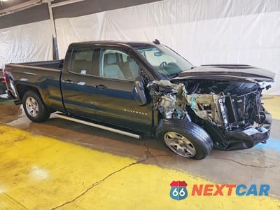 Czwarte zdjęcie samochodu z boku: 2019 CHEVROLET SILVERADO LD K1500 LT VIN:2GCVKPEC6K1149869 - miniatura