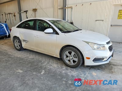 Czwarte zdjęcie samochodu z boku: 2015 CHEVROLET CRUZE LT VIN:1G1PC5SB4F7183364 - miniatura