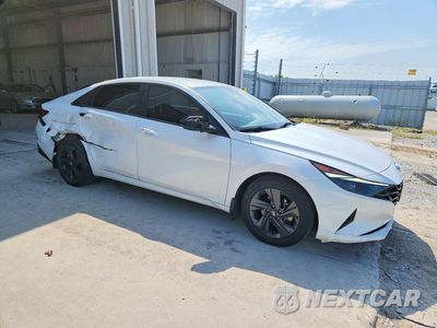 Czwarte zdjęcie samochodu z boku: 2022 HYUNDAI ELANTRA SEL VIN:5NPLM4AG5NH064307 - miniatura