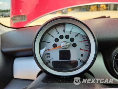 Zdjęcie 9 z 12 samochodu: 2010 MINI COOPER VIN:WMWMF3C51ATU78840 - miniatura